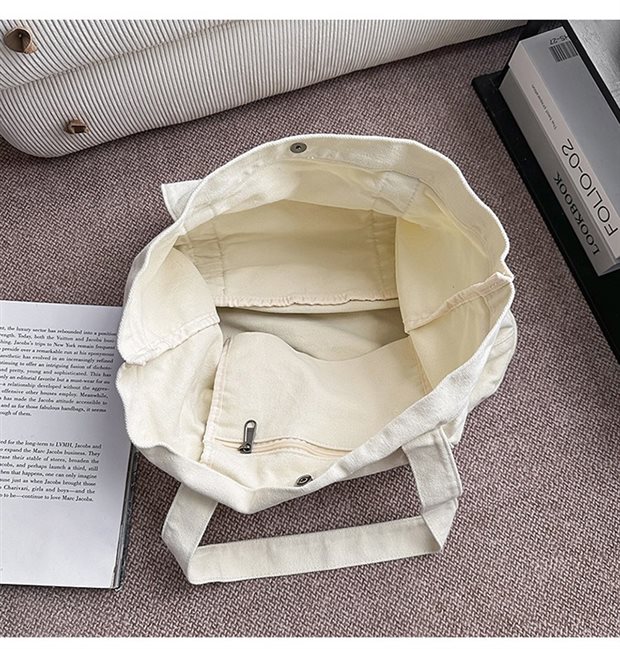 YT-11011 lined interior with zip pocket